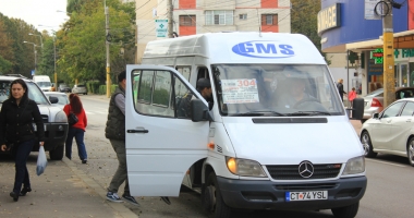 Stire din Eveniment : Detalii incredibile din afacerea Maxi-taxi. Cum ajung constănțenii pe mâna "samsarilor" cu microbuze pentru 100 lei pe zi