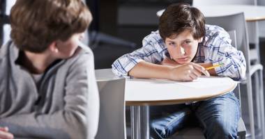 Stire din Cultură-Educație : Generația Iphone, "praf" la simularea Evaluării Naționale!