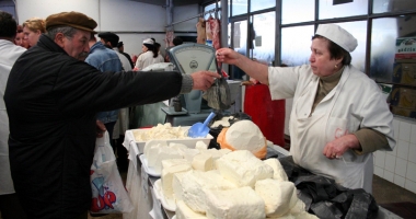 Dezastru în centrele de prelucrare a produselor alimentare. O unitate de lapte a fost închisă!