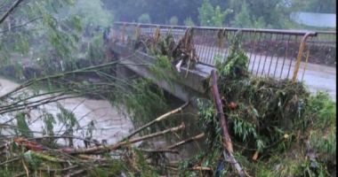 GALERIE FOTO / Fenomene extreme! Ploile torențiale au făcut ravagii în România - 5