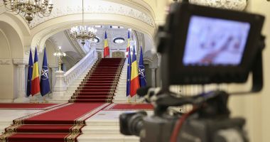 Stire din Actualitate : Dezbatere decisivă a alegerilor prezidenţiale, la televiziunea publică. Invitați cei doi candidați la președenția României