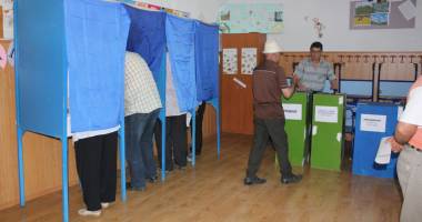 Stire din Politică-Administrație : Dezbatere publică privind amenajarea secțiilor de votare