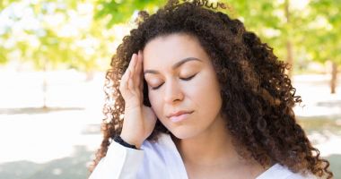 Dezechilibrele hormonale duc, deseori, la dureri de cap de tip tensional