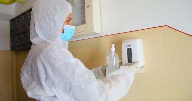 Dezinfectant pentru mâini în scările de bloc din Constanța