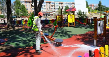 Locurile de joacă, dezinfectate permanent în Constanța - 2