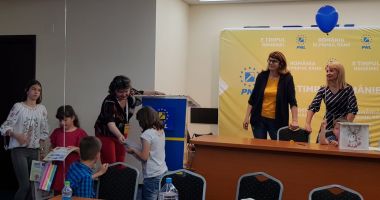 Stire din Politică-Administrație : De Ziua Copilului, femeile liberale au sărbătorit inocența micuților din Constanța