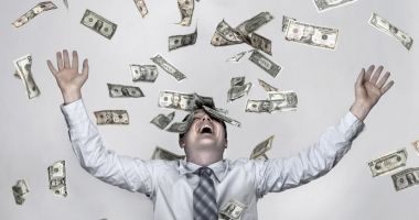 Stire din Actualitate : Dezmăţ pe bani publici. Indemnizațiile membrilor CA al unei fabrici, mărite de 12 ori