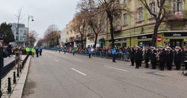 Stire din Eveniment : Scandal la parada militară de la Constanța! A fost nevoie de intervenția jandarmilor