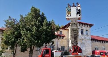 Stire din Social : Ziua Pompierilor, sărbătorită cu tinerii Centrului de Plasament „Ovidiu”
