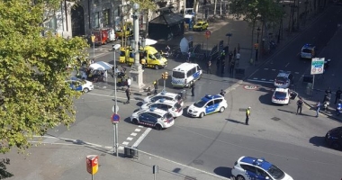 Stire din Actualitate : BARCELONA SUB TEROARE! Autoritățile confirmă că este un ATENTAT TERORIST: patru morți și peste 20 de răniți