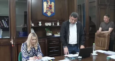 Stire din Politică-Administrație : Ședința CJC: Consilierul județean Ionel Dia a depus jurământul