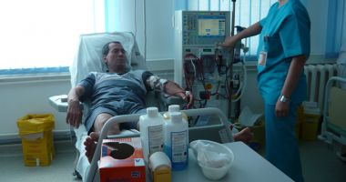 Stire din Social : Ce alimente trebuie să evite bolnavii care fac dializă