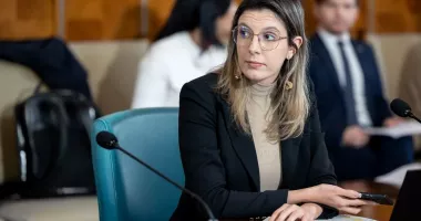 Stire din Actualitate : Senatul dezbate astăzi moţiunea simplă împotriva ministrului Mediului, Diana Buzoianu