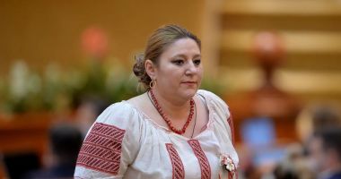 Stire din Politică-Administrație : Diana Șoșoacă nu se lasă și își depune iar candidatura la prezidențiale. "N-am nicio teamă"