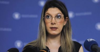 Stire din Actualitate : Angajații Romsilva nu mai primesc zece salarii bonus de pensionare
