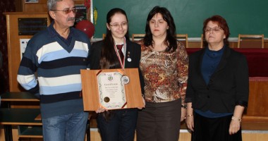 Stire din Cultură-Educație : Eleva Diana Catană, răsplătită cu o bursă în Canada