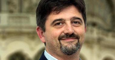 Stire din Politică-Administrație : "Toate însemnele ALDE au fost retrase de pe sediu. Pentru noi, ALDE nu mai există!"