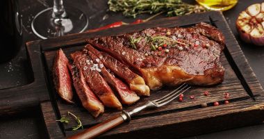Stire din Sănătate : Sunteți adeptul dietelor bogate în carne? La ce riscuri sunteți supuși