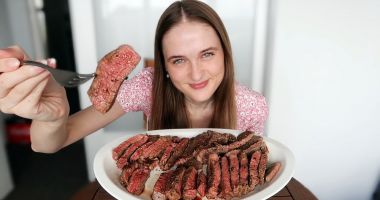 Stire din Sănătate : Dieta carnivoră vă ajută să slăbiţi, dar pe termen scurt