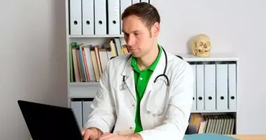 Stire din Actualitate : Adio hârtii de la medicul de familie. Rețetele și trimiterile se digitalizează