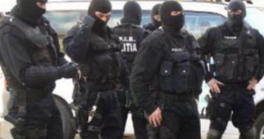 Stire din Actualitate : Revelion special pentru ofițerii DIICOT. Au fost în „vizită” la o rețea de traficanți de droguri