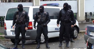 Un bărbat arestat preventiv pentru trafic de droguri de risc şi mare risc în formă continuată