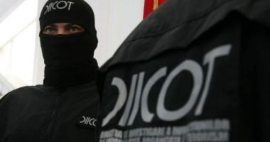 Stire din Eveniment : Şapte personane sunt cercetate pentru trafic de stupefiante. Drogurile au fost oferite gratuit la un eveniment privat