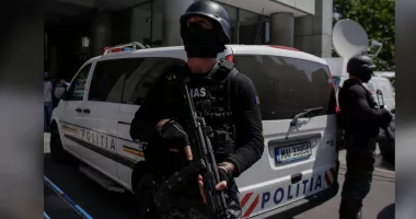Apartamente transformate în „magazine” de droguri și vânzări prin aplicații