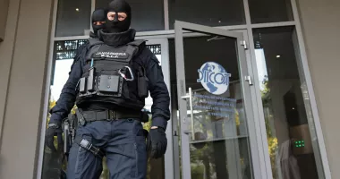 Stire din Eveniment : Polițist din cadrul IPJ Constanța, cercetat de DIICOT pentru viol și pornografie infantilă