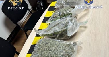 Agent de penitenciar, prins când ridica un colet în care se aflau peste 2,3 kilograme de cannabis