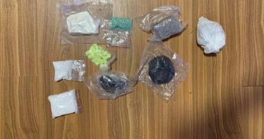 Stire din Eveniment : Traficanți care aprovizionau litoralul cu ecstasy și cocaină, după gratii