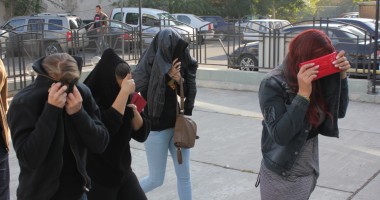 Reținuți pentru proxenetism și prostituție, duși la audieri la DIICOT Constanța (GALERIE FOTO) - 2