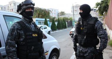 Stire din Eveniment : Zeci de percheziții în județul Constanța, pentru prinderea grupării care aproviziona litoralul cu etnobotanice