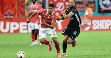 Stire din Sport : Victorie pentru Dinamo în duelul cu Hermannstadt din Superligă