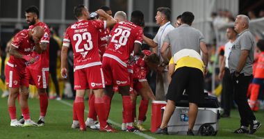 Stire din Sport : Dinamo s-a calificat cu emoţii în grupele Cupei României