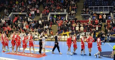 Stire din Sport : CS Dinamo, învinsă fără drept de apel de Veszprem, în Liga Campionilor la handbal masculin