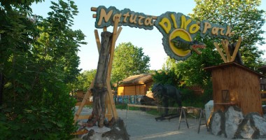 Stire din Cultură-Educație : Dinozaurii iau cu "asalt" Constanța