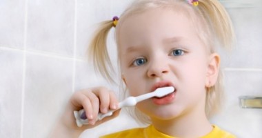 Stire din Cetățenești : Cariile dentare nu-i iartă nici pe bebeluși?
