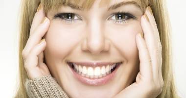 Stire din Sănătate : Dinți perfecți  și zâmbet de invidiat? Iată soluțiile
