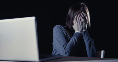 Stire din Eveniment : Director de școală acuzat că i-a trimis unei eleve poze cu el nud