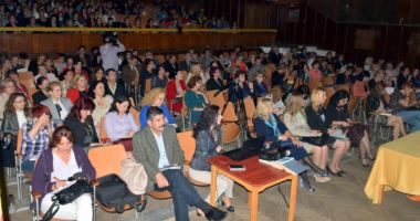 Stire din Cultură-Educație : Joi, ședința cu directorii de școli și licee