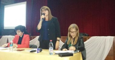 Stire din Cultură-Educație : "Profesorii care propun opționalele trebuie să ofere și suportul de curs pentru ele"