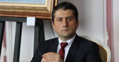 Stire din Cultură-Educație : Directorii școlilor constănțene, "urechiați" de primarul Decebal Făgădău
