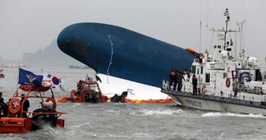 Stire din Actualitate : Scafandrii au scos 16 corpuri din epava de la SEWOL