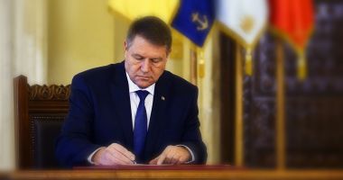 Stire din Politică-Administrație : Disidentul anticomunist Iulius Filip, decorat de șeful statului