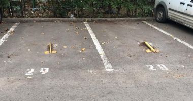 Stire din Politică-Administrație : Dispar stâlpii de rezervare a locurilor de parcare, în cartiere