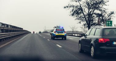 Stire din Eveniment : Dispozitive cu mesaje text, pe mașinile de poliție de pe autostradă