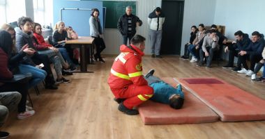 Elevii de la Colegiul Economic Mangalia au îmbinat distracția cu educația - 2