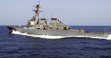 Stire din Politică-Administrație : Președintele Traian Băsescu a vizitat distrugătorul "USS Donald Cook"