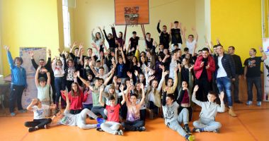 Stire din Sport : DJST Constanța continuă să aducă marii campioni ai României în școlile și liceele din județ